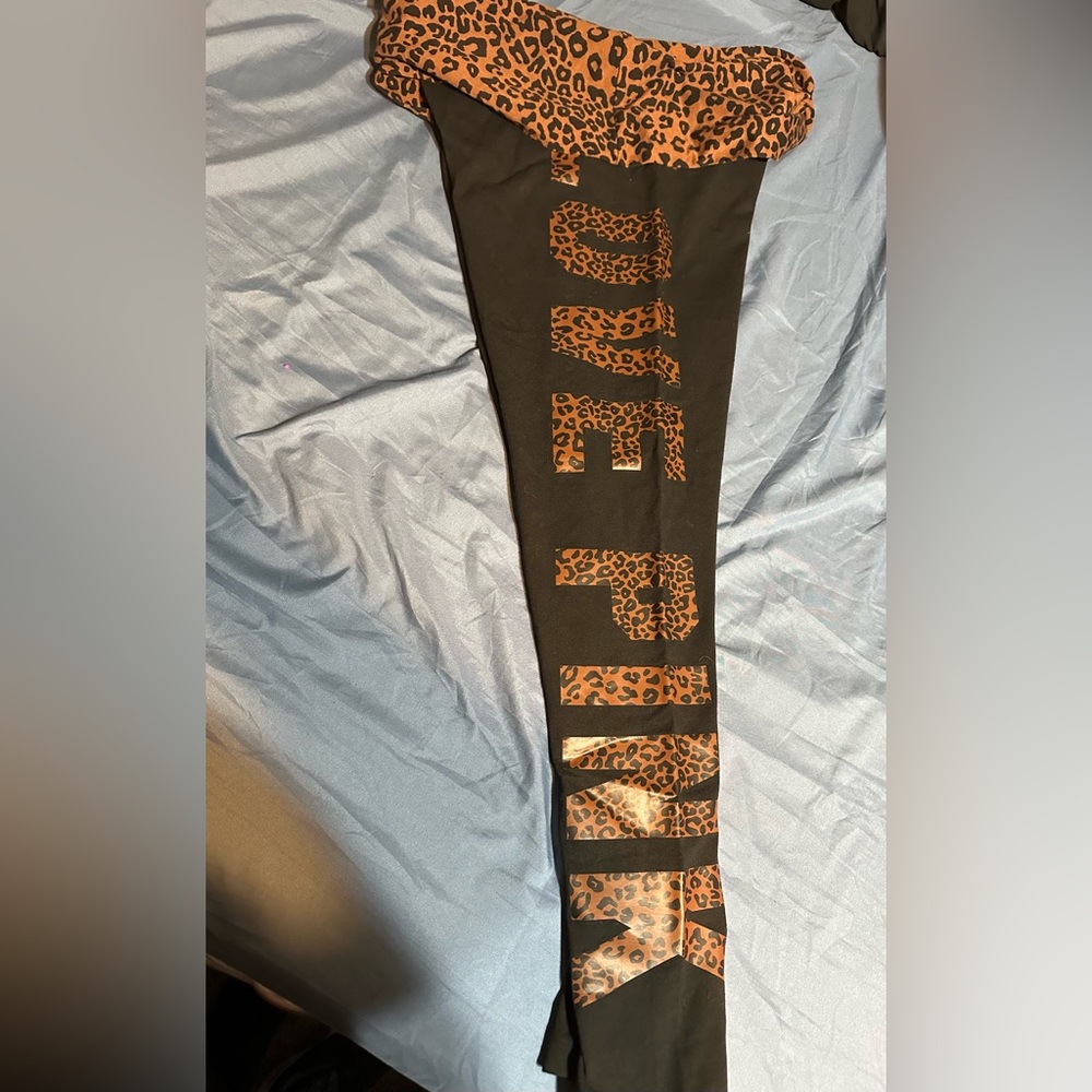 PINK Leopard legging